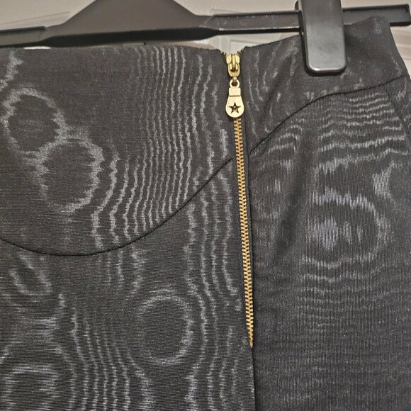 Black pencil skirt with zipper detail - Picture 4 of 6